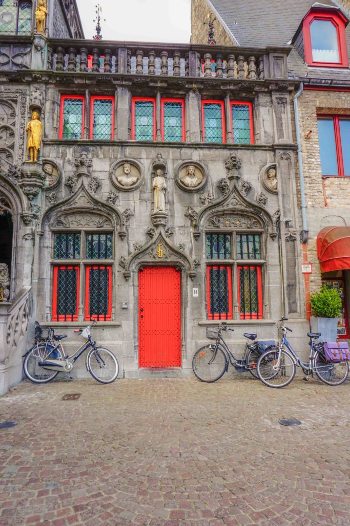 Have only one day in Bruges? No worries! Follow this one day in Bruges itinerary and learn how to spend one perfect day in Bruges. What to see in Bruges, where to stay in Bruges, The best fairy tale towns in Belgium #Belgium #Bruges #traveltips