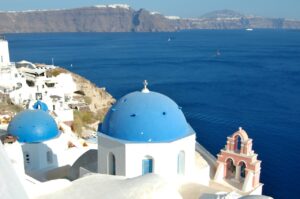 12 lovely and cheap hotels in Santorini with caldera view