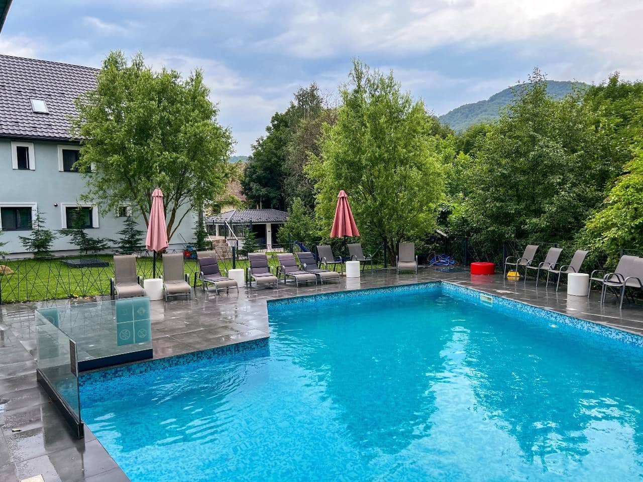 Mira by Atra - cazare cu piscina la munte, aproape de Bucuresti